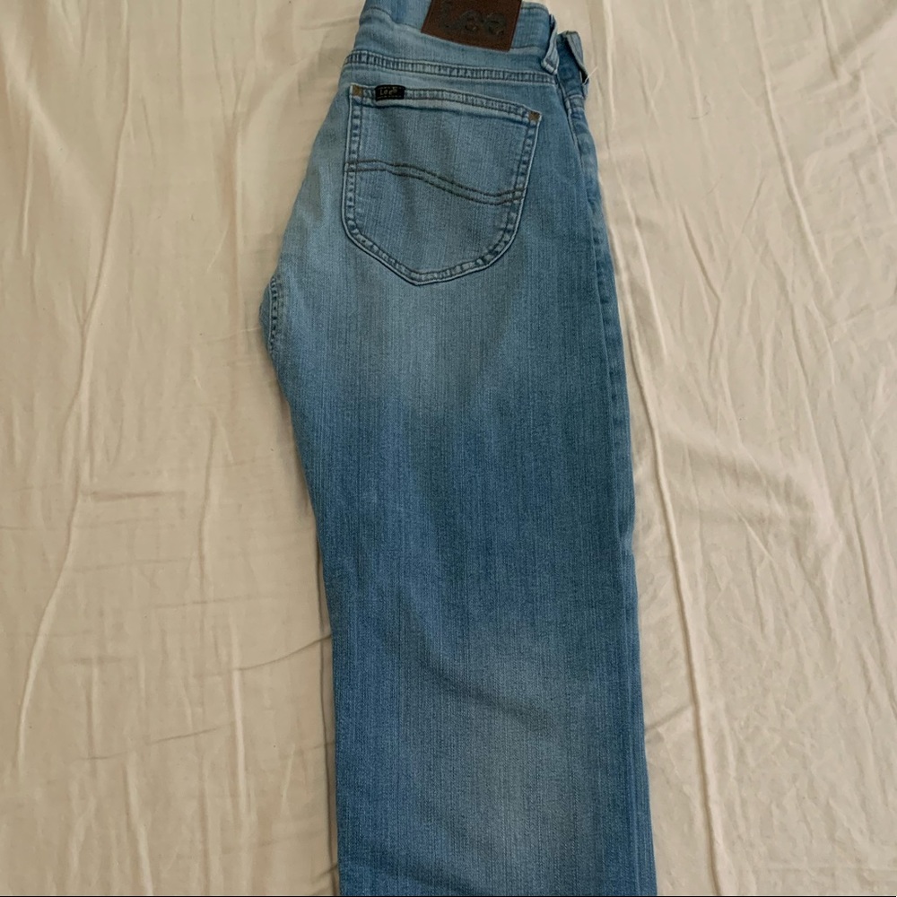 Selling these slim straight lee jeans size 28/30